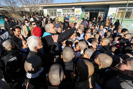 حرکت جالب دانش‌آموزان برای معلم سرطانی